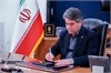 مدیرعامل سازمان بنادر و دریانوردی در حال امضا