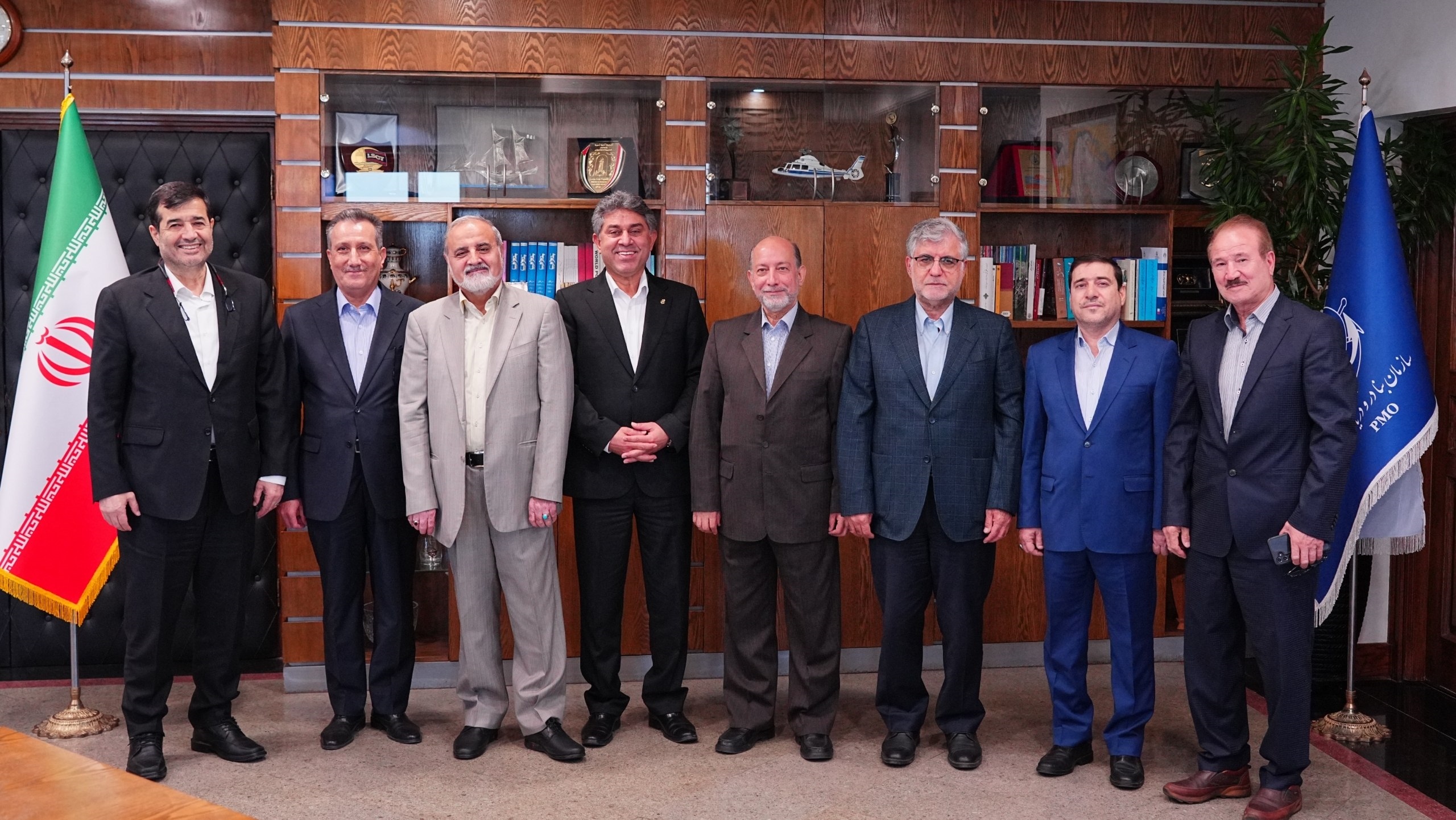نشست و گفتگوی مدیرعامل سازمان بنادر و دریانوردی با مدیران عامل سابق این سازمان